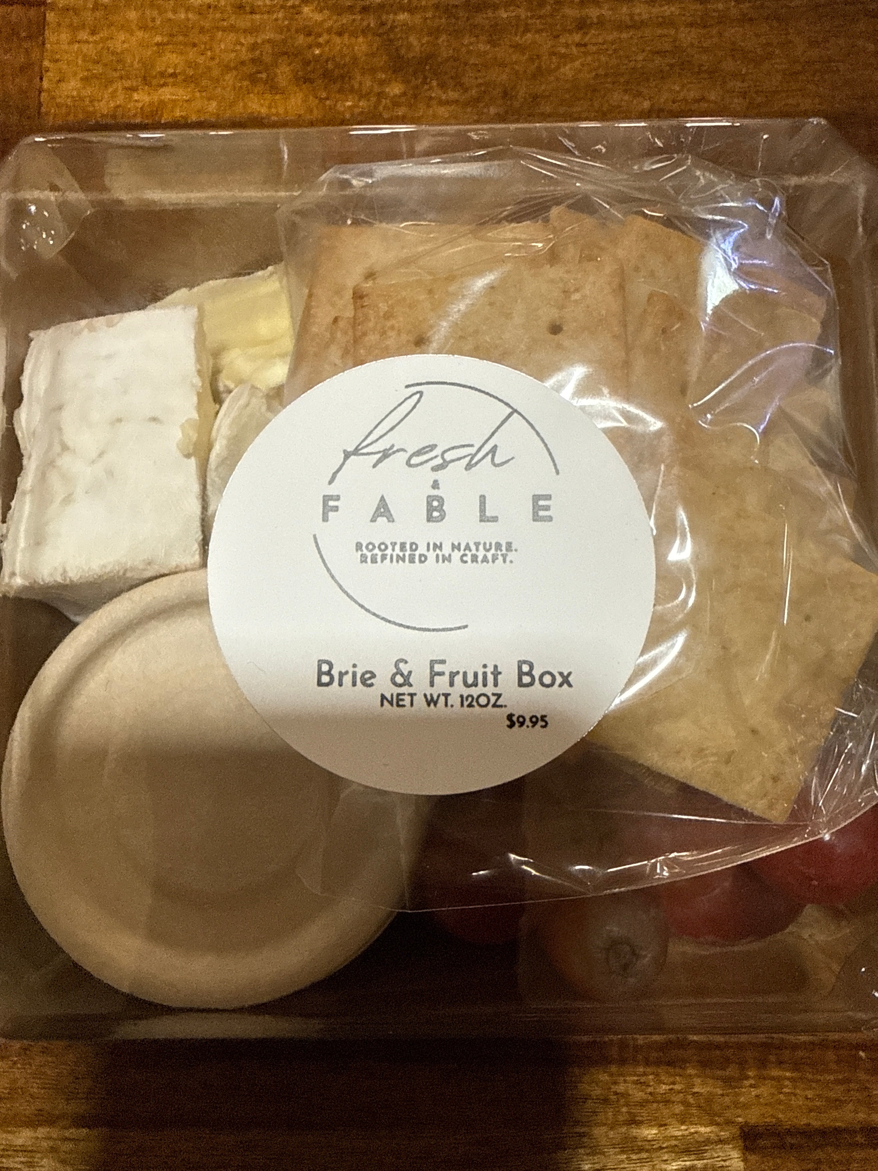 Fresh and fable, brie and fruit box 12oz ￼