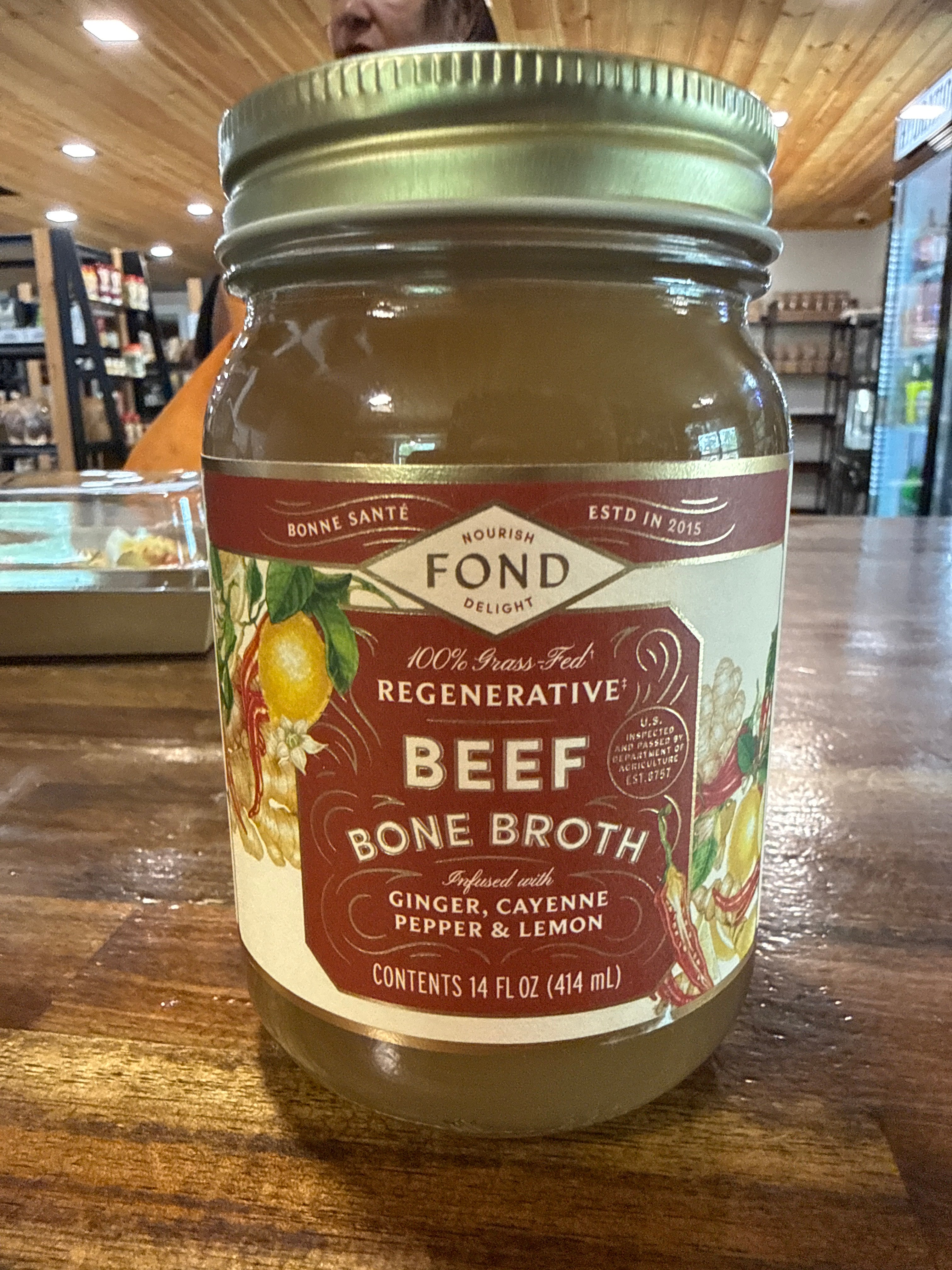 Fond. Beef bone broth ginger